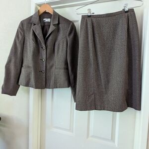 Vintage Koret Petite Blazer/Skirt Set Size 4P&5P Fabric Soft & Easy Care Brown
